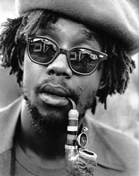 Peter Tosh pipe