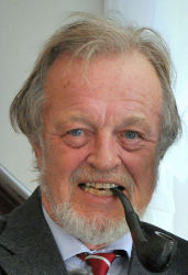 Bernard Cornwell pipe