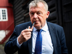 Lars Løkke Rasmussen pipe