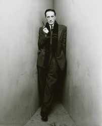 Marcel Duchamp pipe